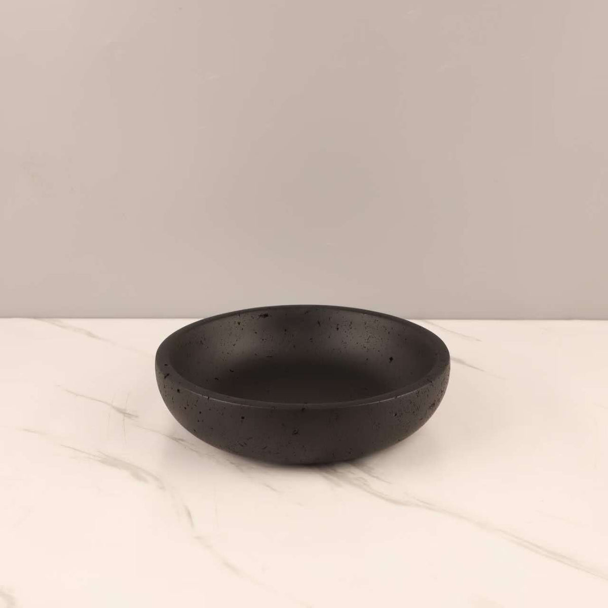 Black 20 cm bowl-style decorative stone accent tray