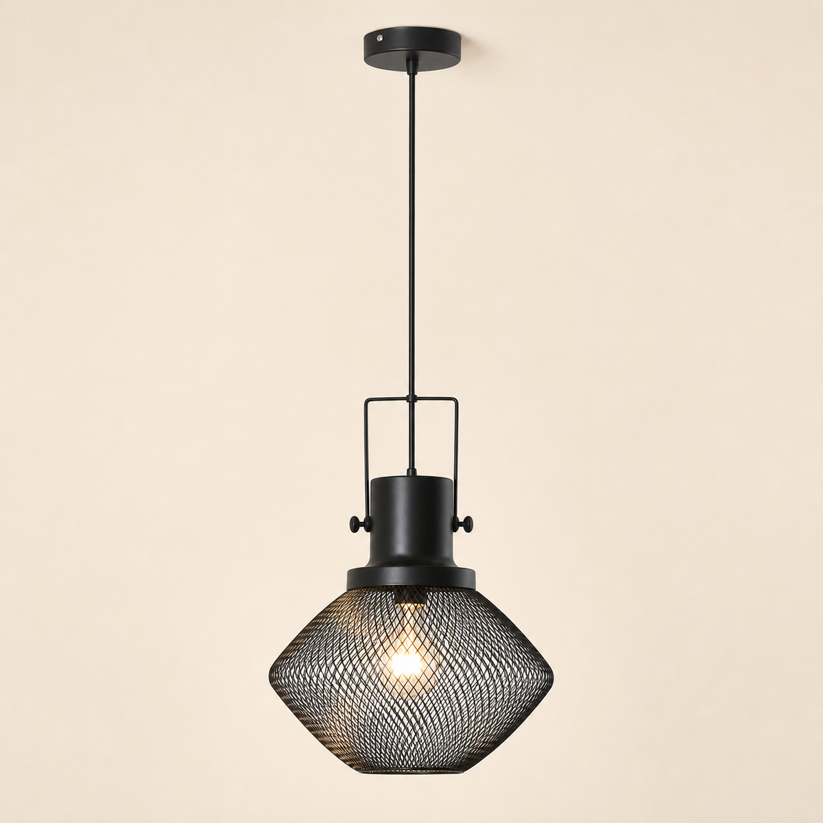 Resto Glow AI product image 2026-08-03 — clean background — Black Industrial Chain Pendant — Restaurant Bar